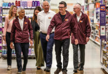 Sainsbury’s Creates 10,000 Work Experience Opportunities Amid UK Youth Jobs Crisis Sainsbury's CEO Simon Roberts with UK PM Andy Burnham, London Mayor Sadiq Khan and other industry experts at Nine Elms store.